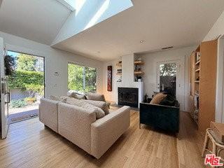 1243 25th St - Photo 6 of 8
