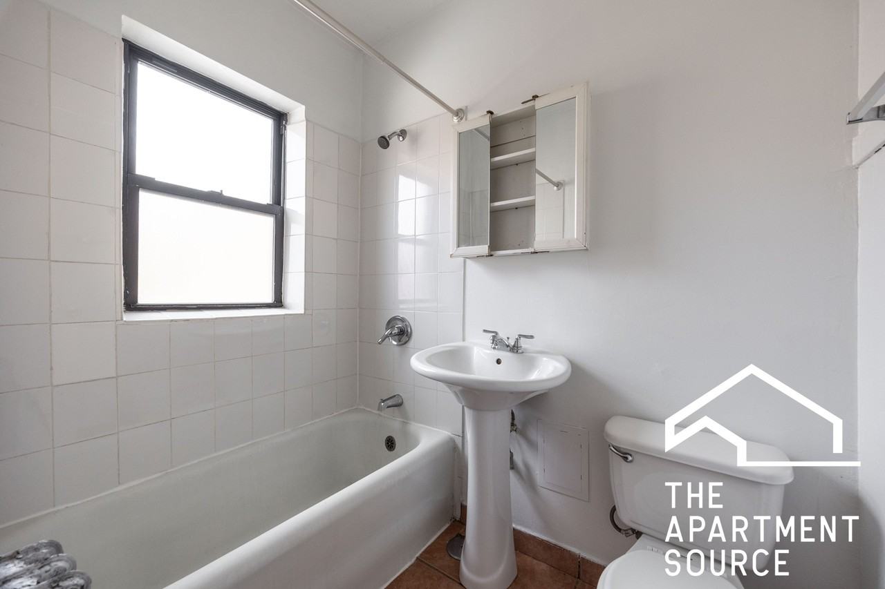 1135 W Lunt Ave #209 - Photo 5 of 13