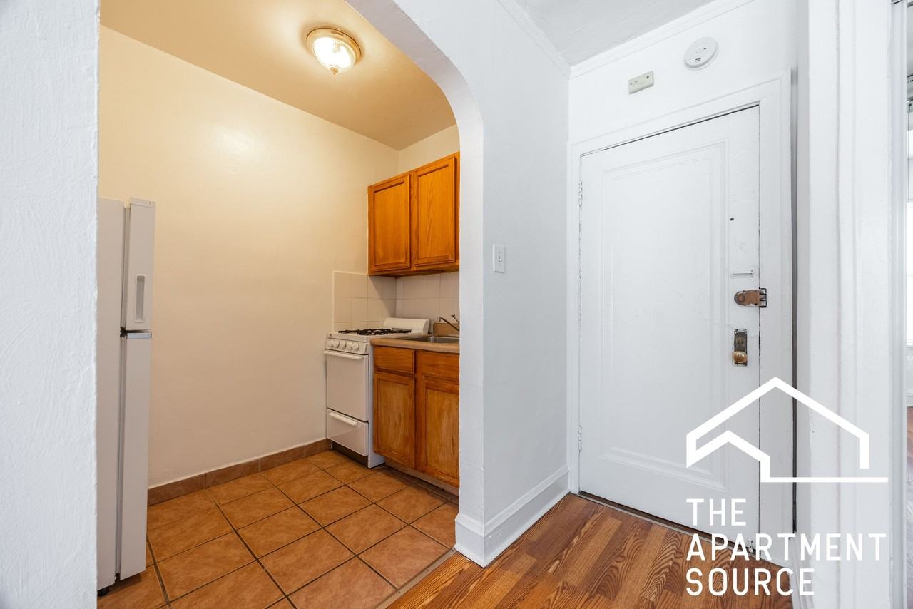 1135 W Lunt Ave #209 - Photo 6 of 13