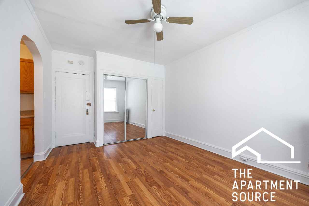 1135 W Lunt Ave #106 - Photo 4 of 12