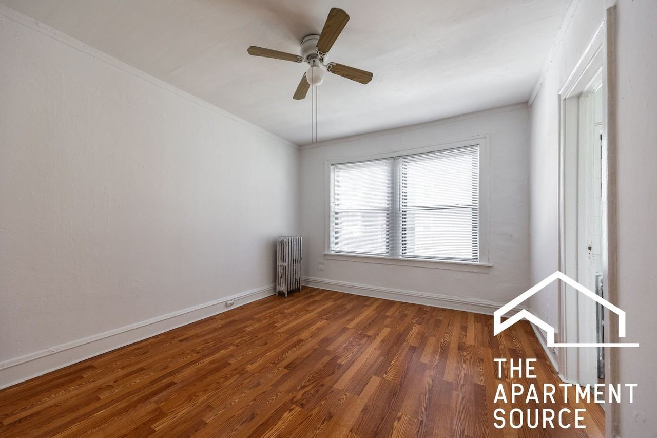 1135 W Lunt Ave #309 - Photo 2 of 13