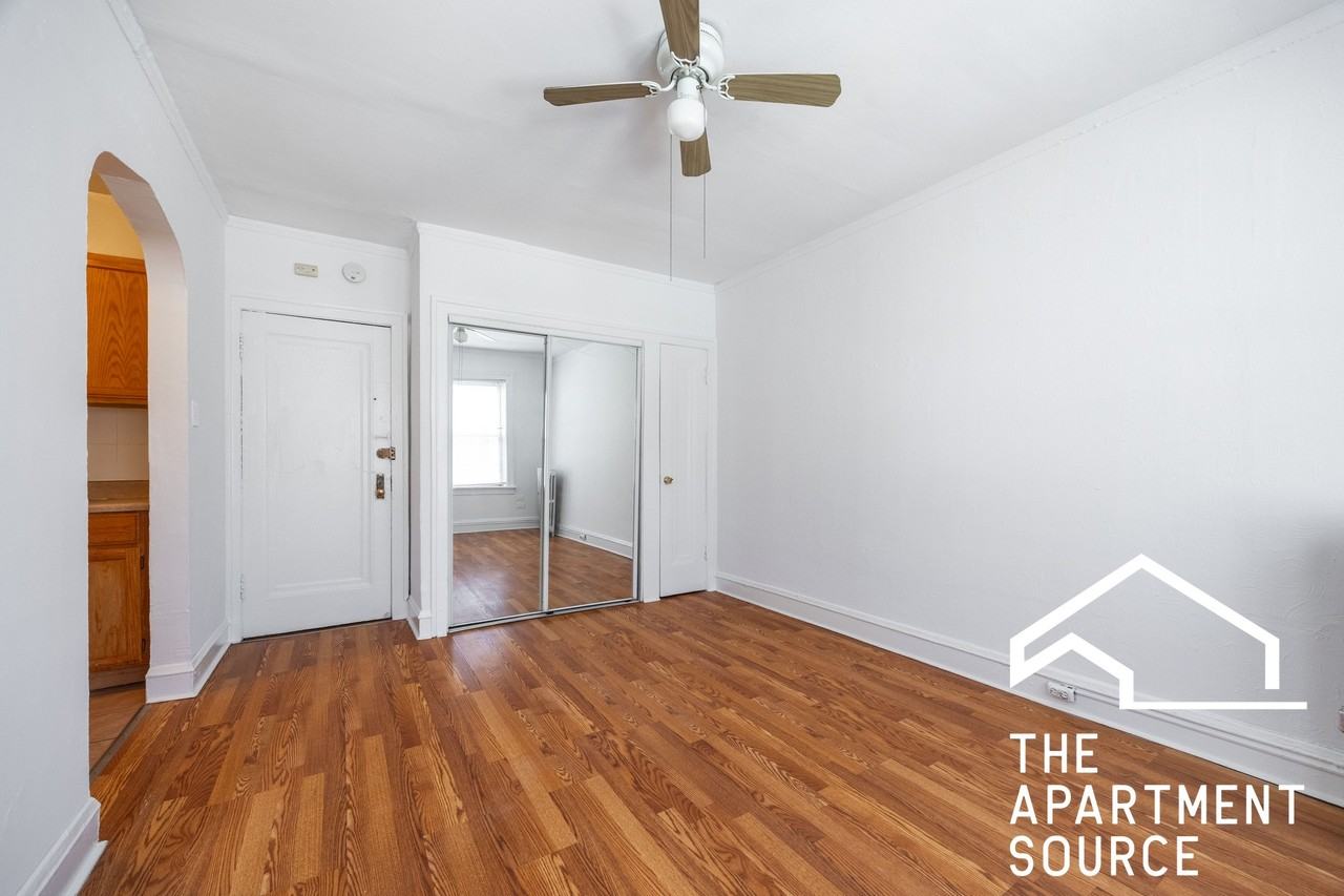 1135 W Lunt Ave #309 - Photo 4 of 13