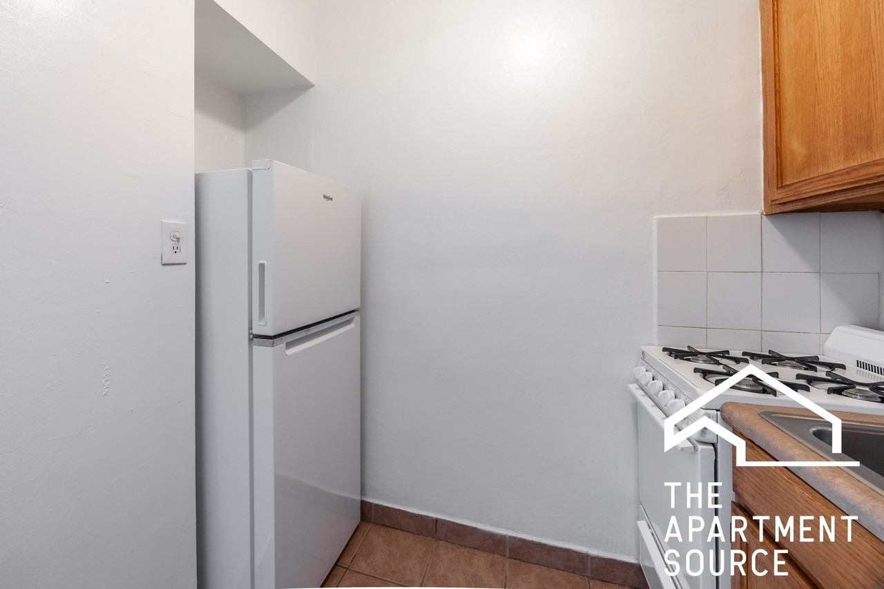 1135 W Lunt Ave #309 - Photo 7 of 13