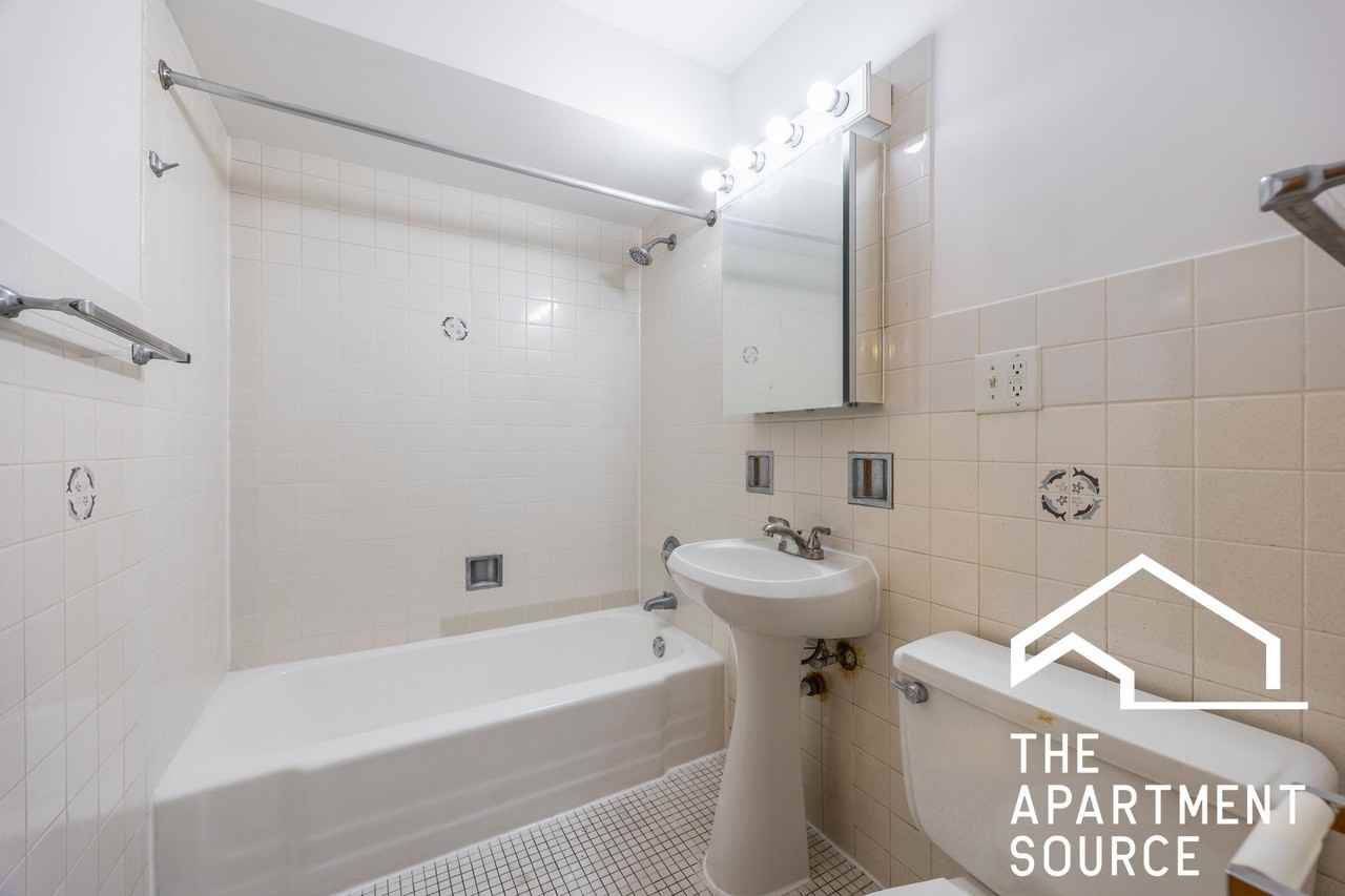 6250 N Kenmore Ave #404 - Photo 5 of 11