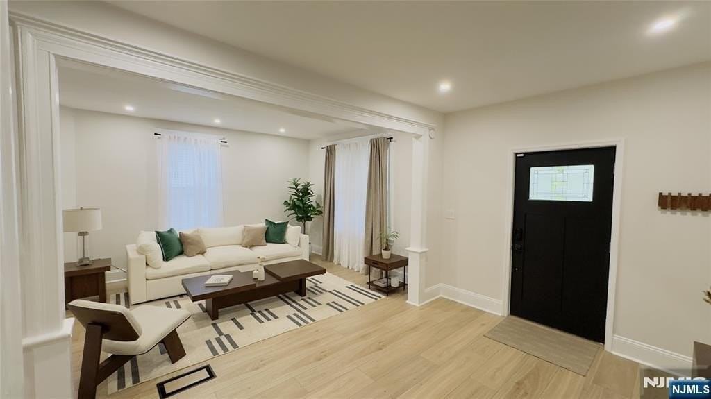 392 Lookout Ave - Photo 4 of 16