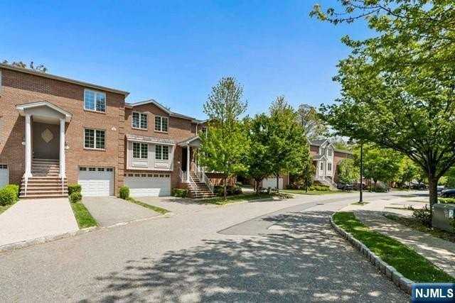 17 Skymark Ct - Photo 2 of 25
