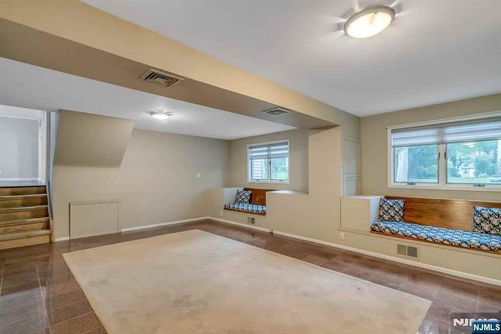 8 Waibel Dr - Photo 5 of 17