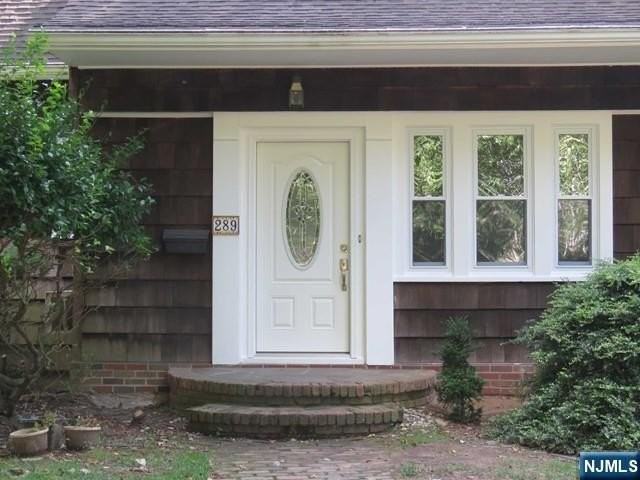 289 Hardenburgh Ave - Photo 3 of 43