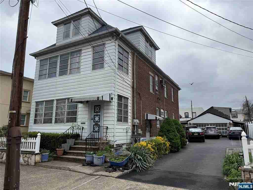 112 Division Ave
