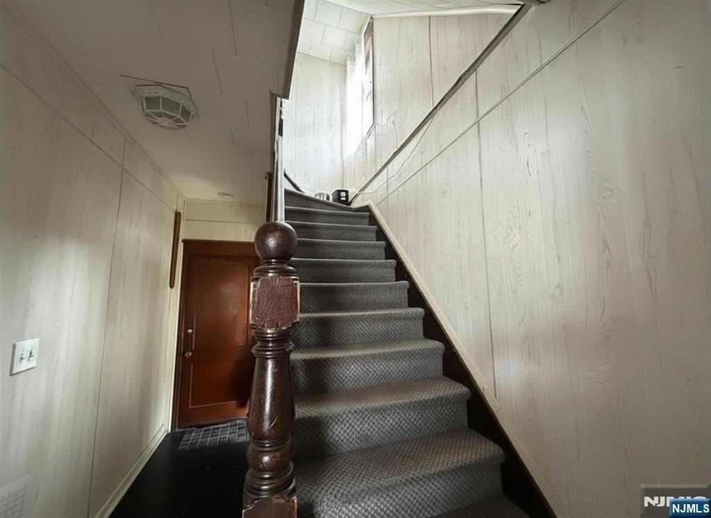 112 Division Ave - Photo 2 of 13