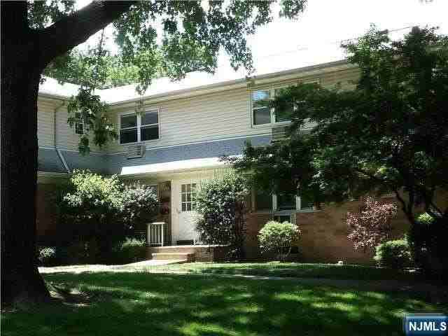 12D Lakeview Ave - Photo 3 of 24