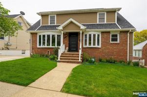 featured image of 487 Macarthur Ave