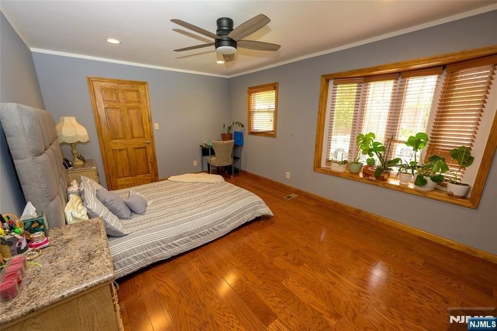487 Macarthur Ave - Photo 7 of 28