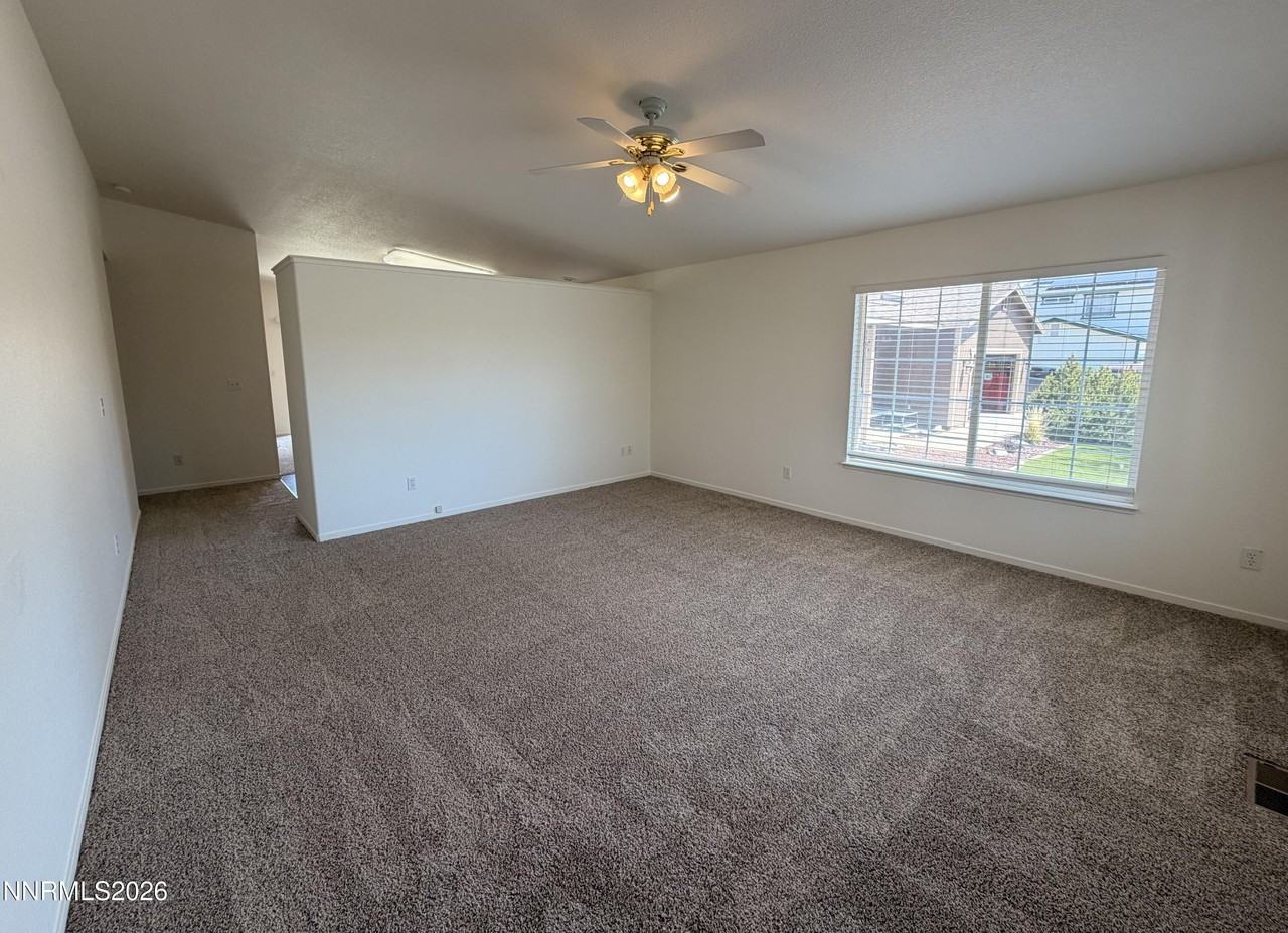 17725 Davenport Ln - Photo 3 of 22