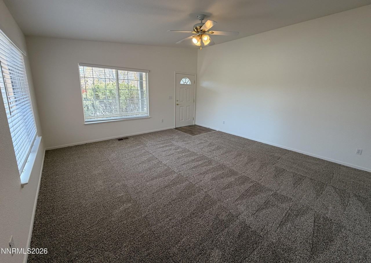 17725 Davenport Ln - Photo 4 of 22