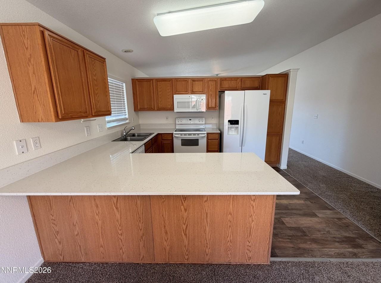 17725 Davenport Ln - Photo 6 of 22