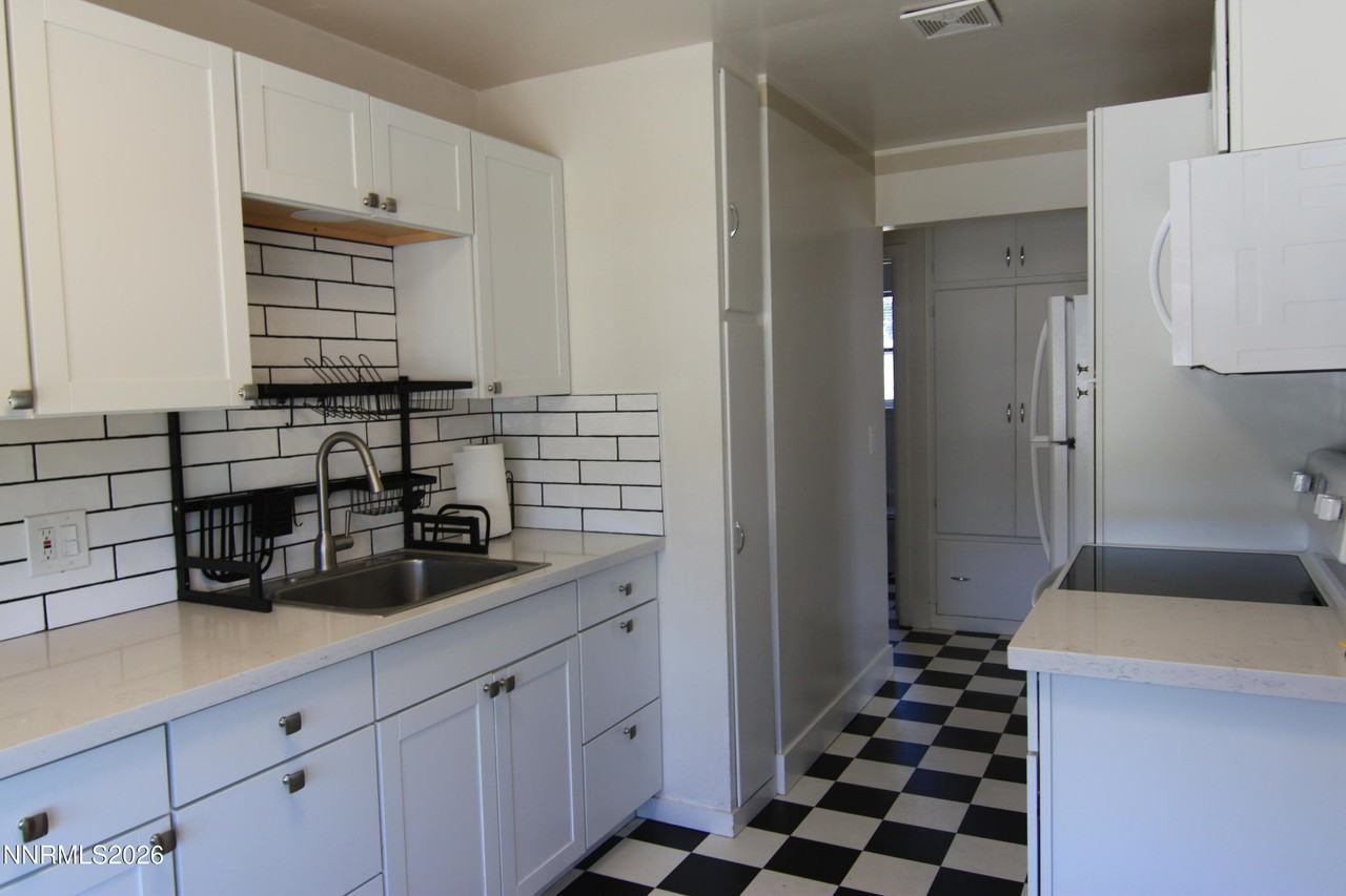 1070 Kirman Ave - Photo 3 of 6