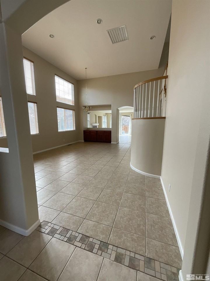 2847 Falcon Ridge Dr - Photo 3 of 40