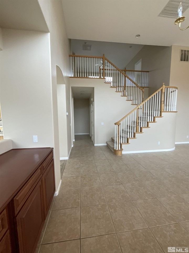 2847 Falcon Ridge Dr - Photo 4 of 40