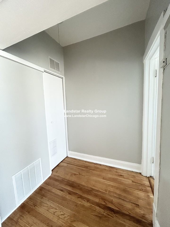 4735 N Monticello Ave #3B - Photo 4 of 10