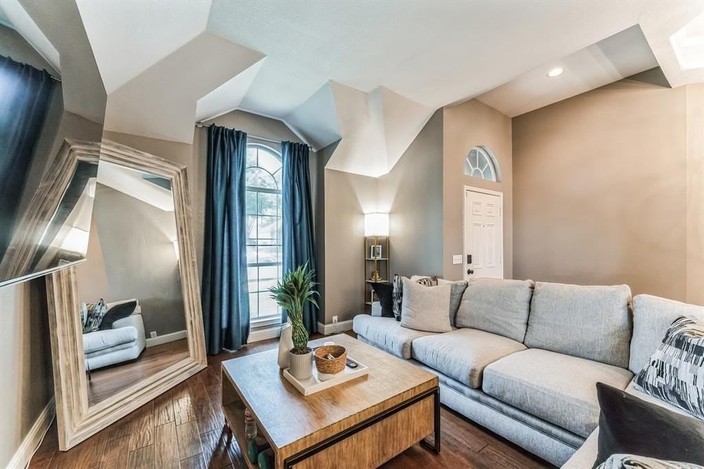 1217 Hershey Ln - Photo 5 of 19