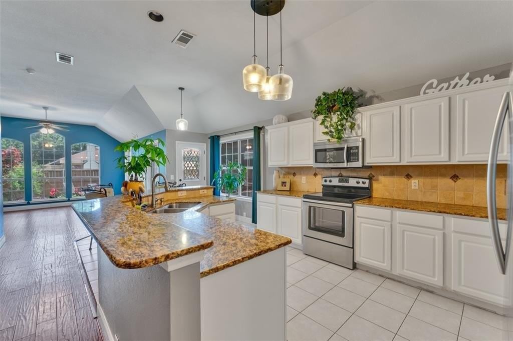 1217 Hershey Ln - Photo 7 of 19