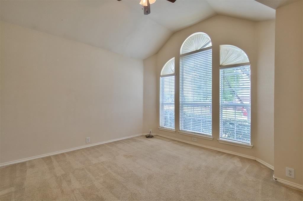2605 Monroe Dr - Photo 4 of 36