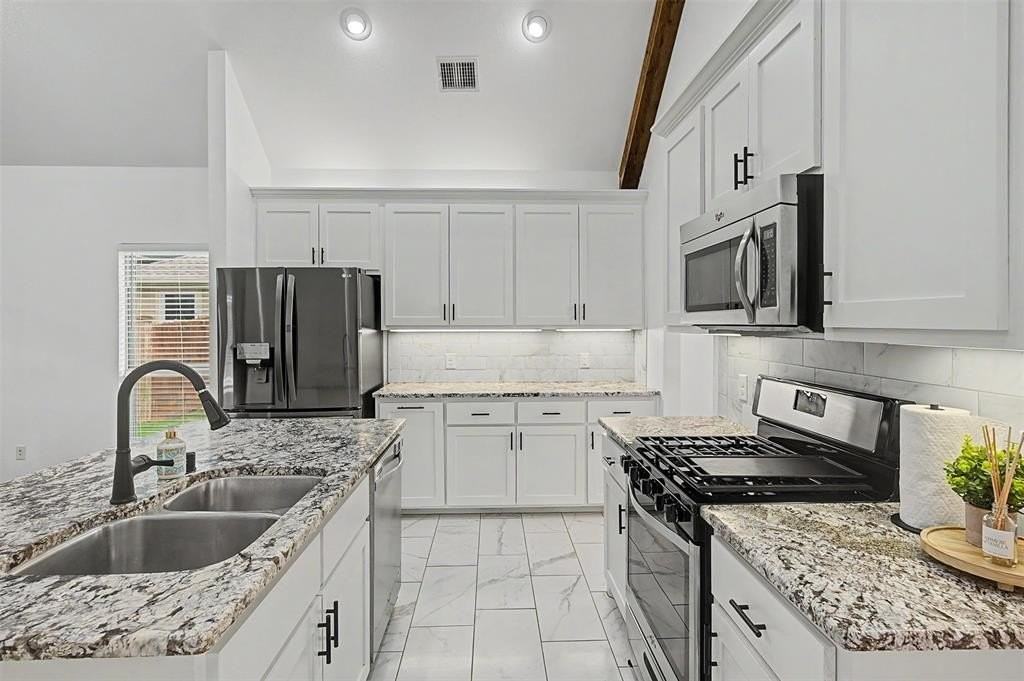2600 Brandi Ln - Photo 3 of 15