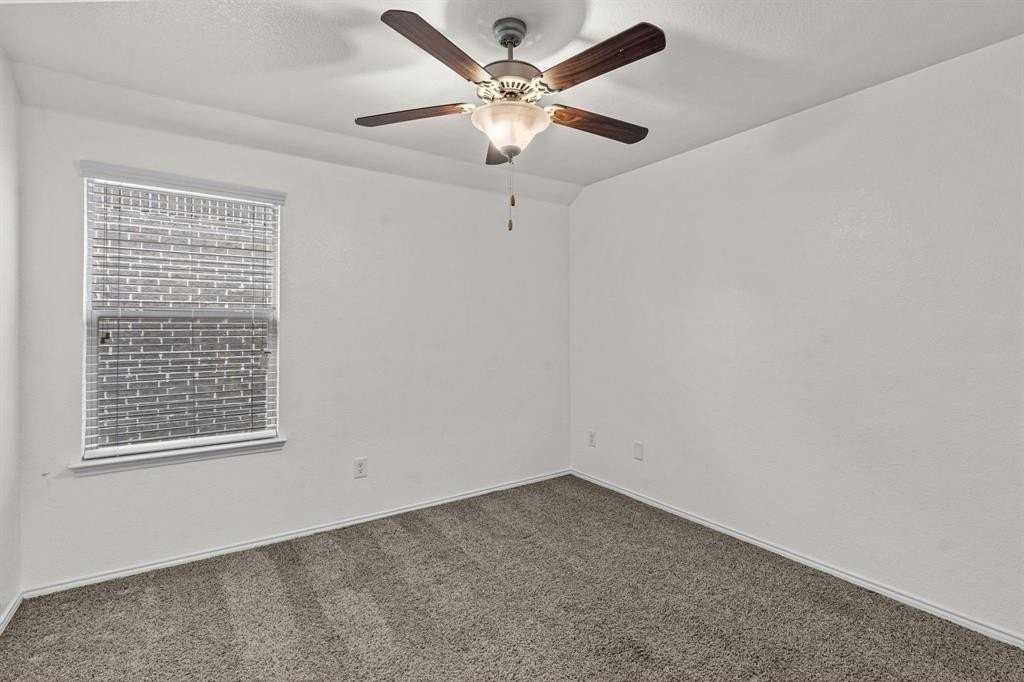 9005 Holliday Ln - Photo 4 of 15