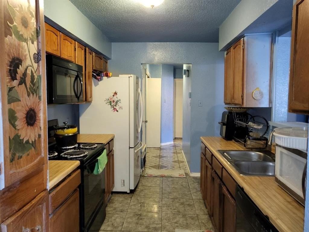 3320 Green Ridge St - Photo 3 of 20