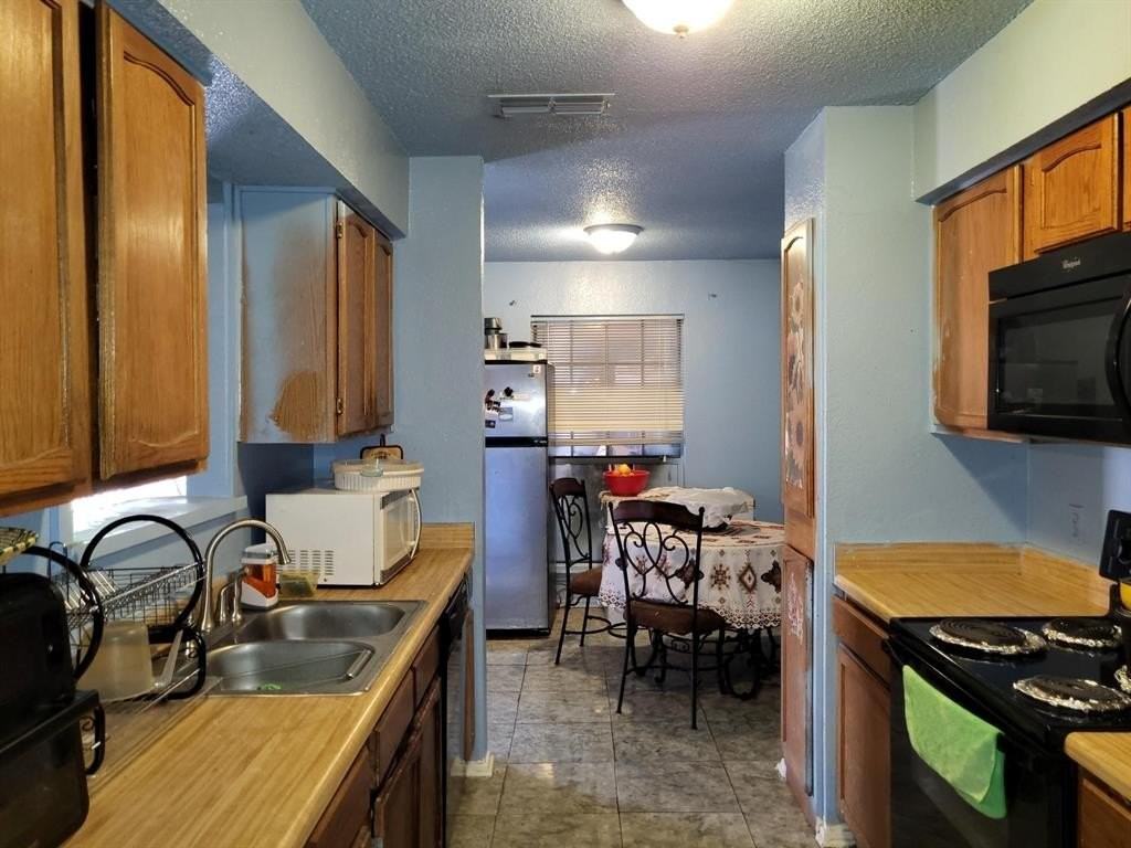 3320 Green Ridge St - Photo 4 of 20