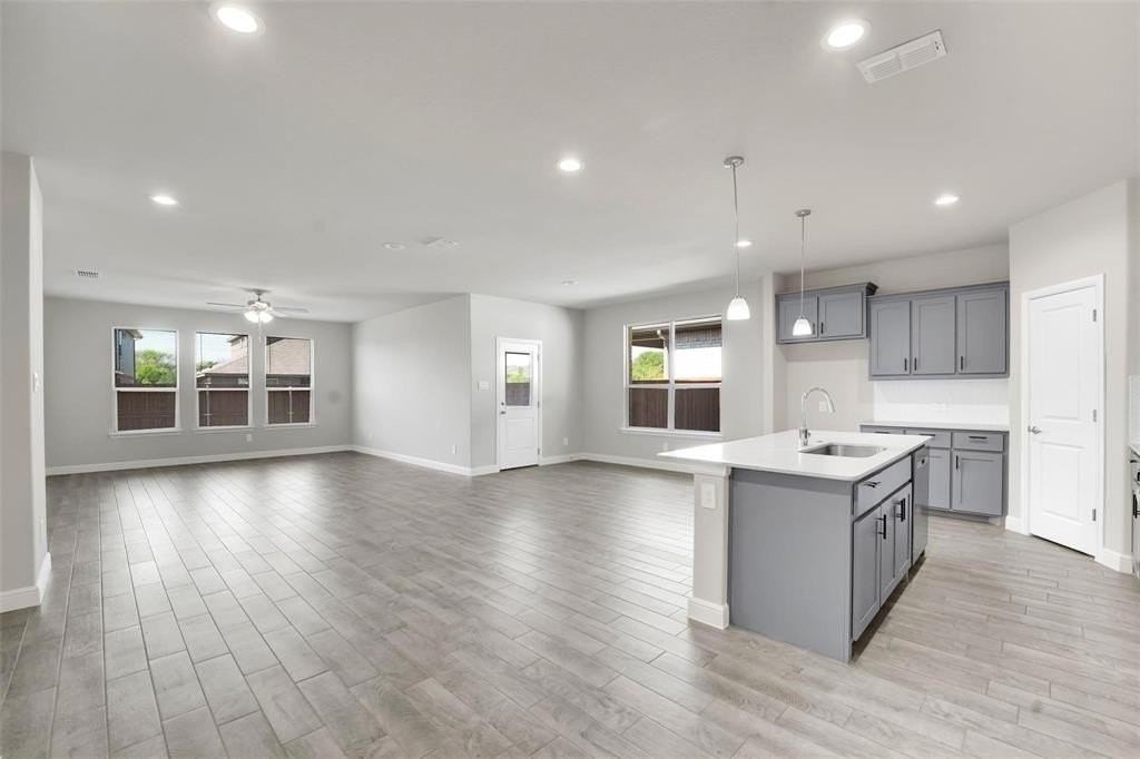 1012 Southwark Dr - Photo 4 of 23