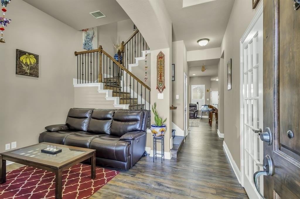 4676 Cecile Rd - Photo 5 of 31