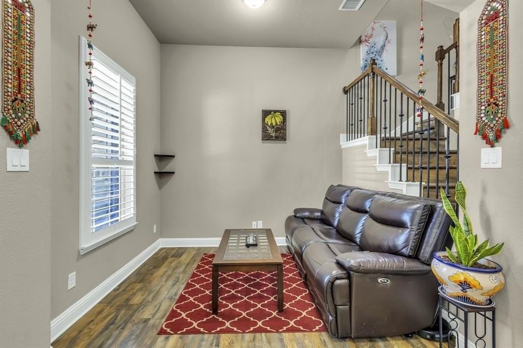 4676 Cecile Rd - Photo 6 of 31