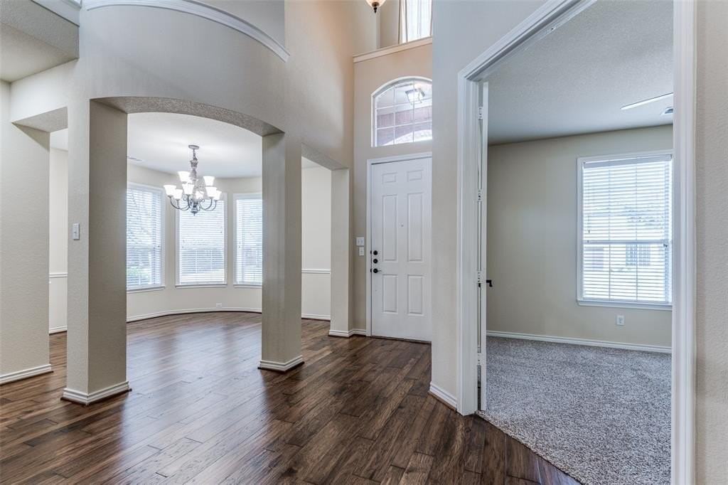 11233 Seguin Dr - Photo 2 of 35