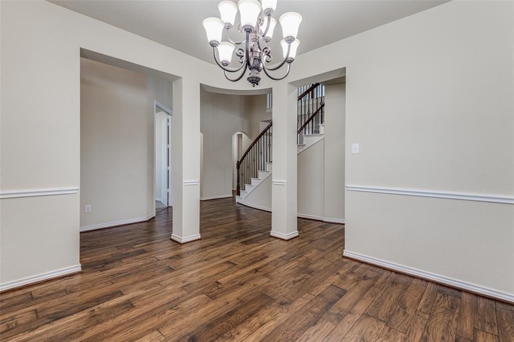 11233 Seguin Dr - Photo 3 of 35