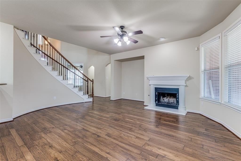 11233 Seguin Dr - Photo 5 of 35