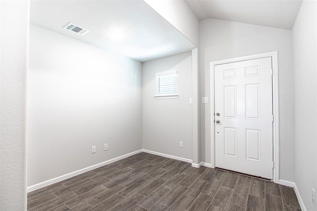 7108 Calshot Rd - Photo 3 of 28