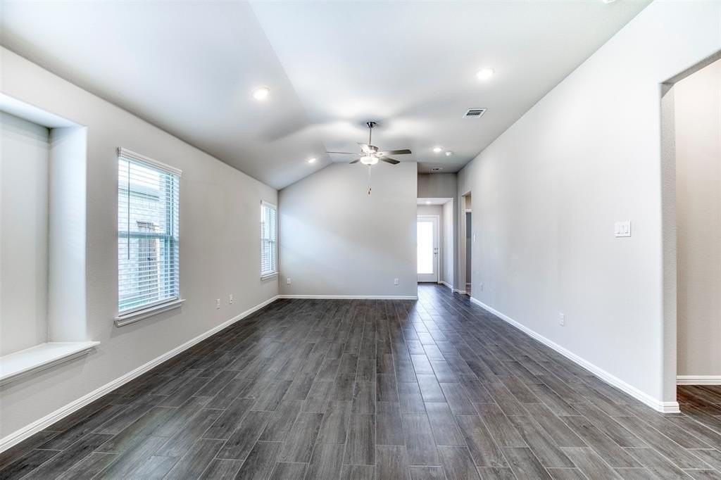7108 Calshot Rd - Photo 5 of 28