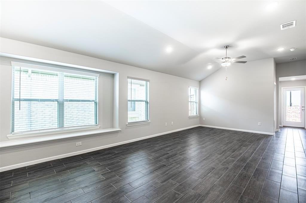 7108 Calshot Rd - Photo 6 of 28