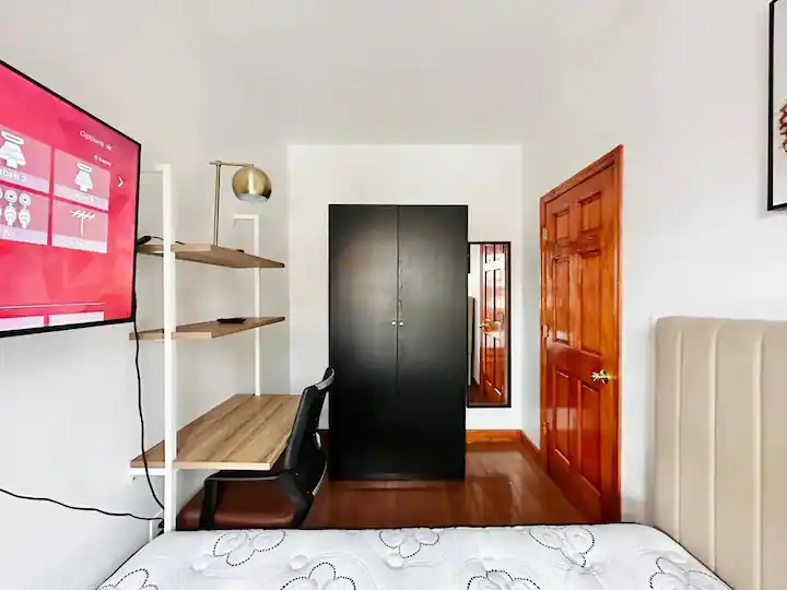 Private Bedroom in 4 Bedroom/2 Bathroom Home - Photo 5 of 6