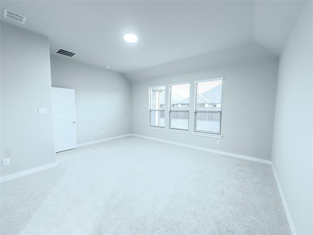 566 Silver Springs Ln - Photo 5 of 23