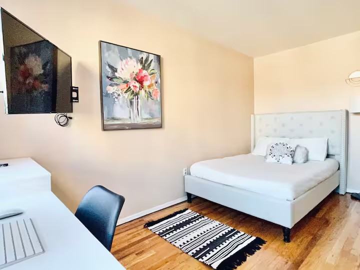 Private Bedroom in 4 Bedroom/1 Bathroom Home - Photo 7 of 7