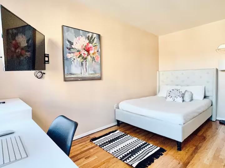 Private Bedroom in 4 Bedroom/1 Bathroom Home - Photo 6 of 7