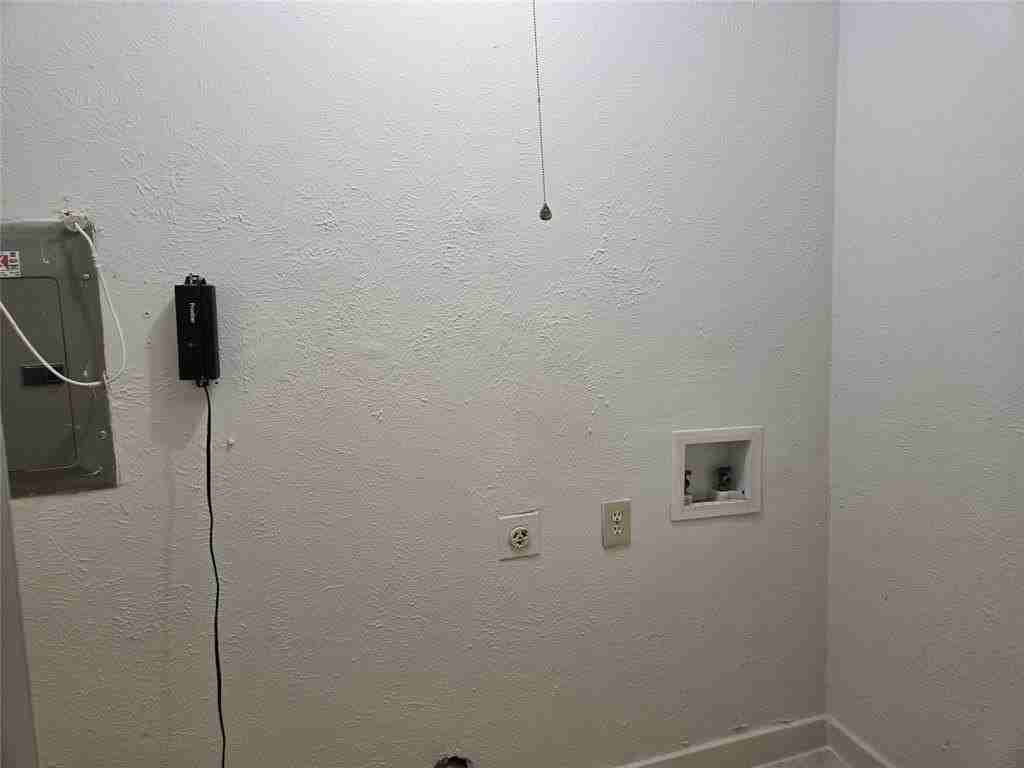 1617 Meridian Way - Photo 6 of 10