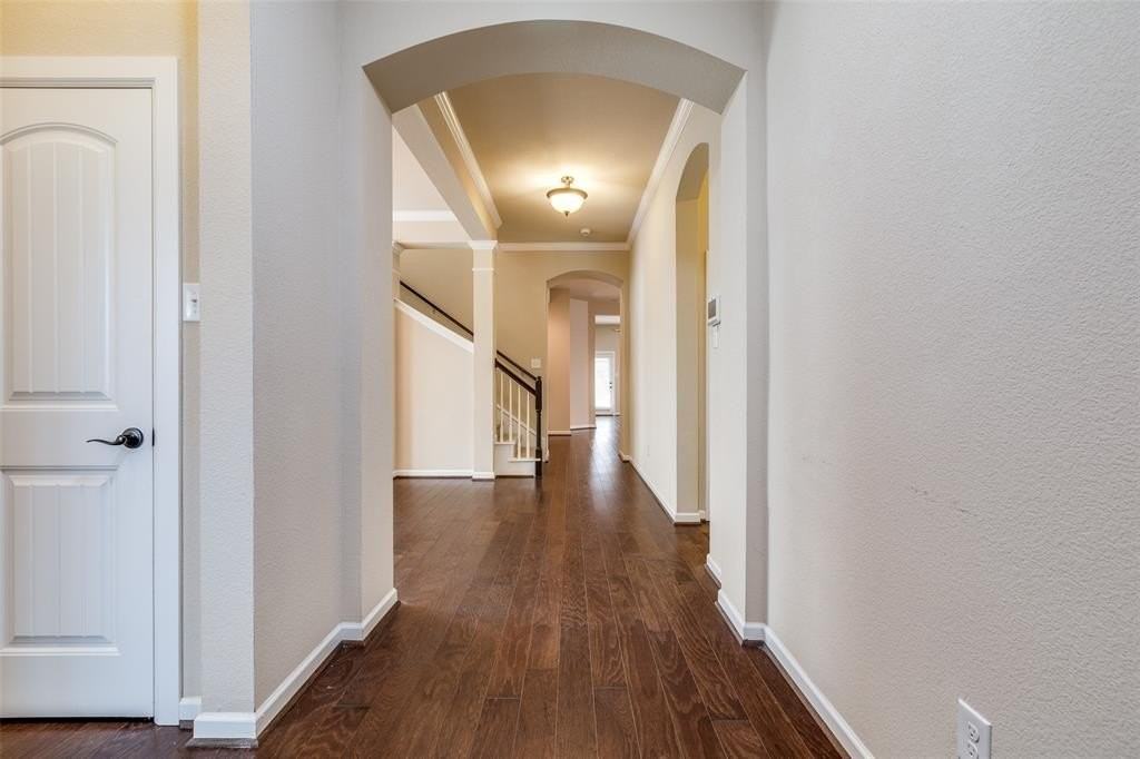 9509 Bewley Ct - Photo 4 of 37