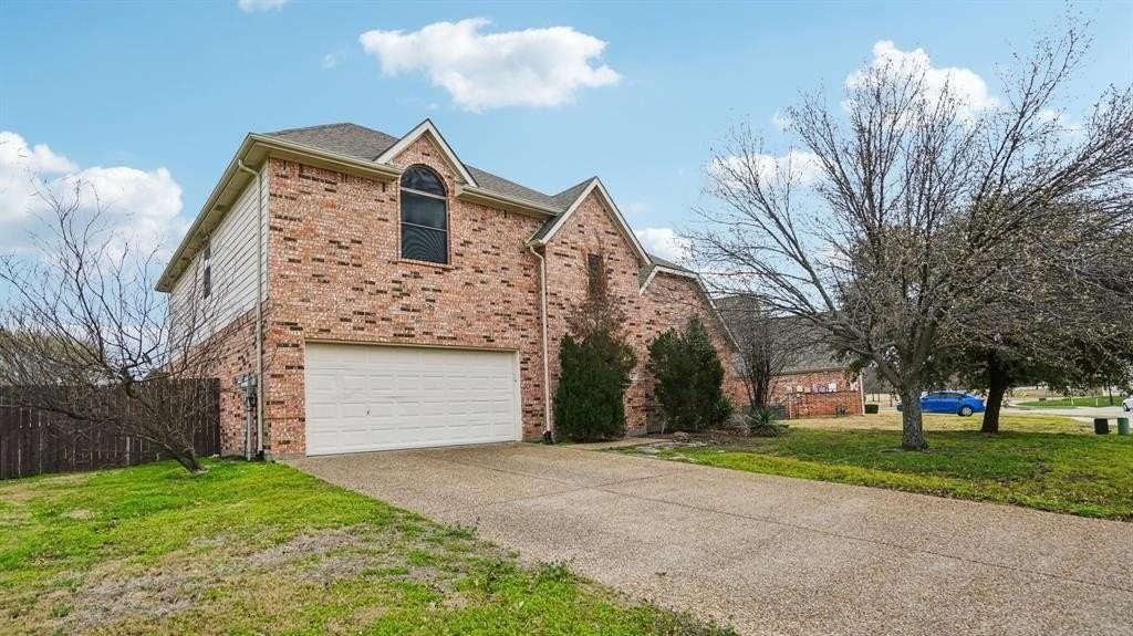 313 Country Lakes Dr - Photo 2 of 40