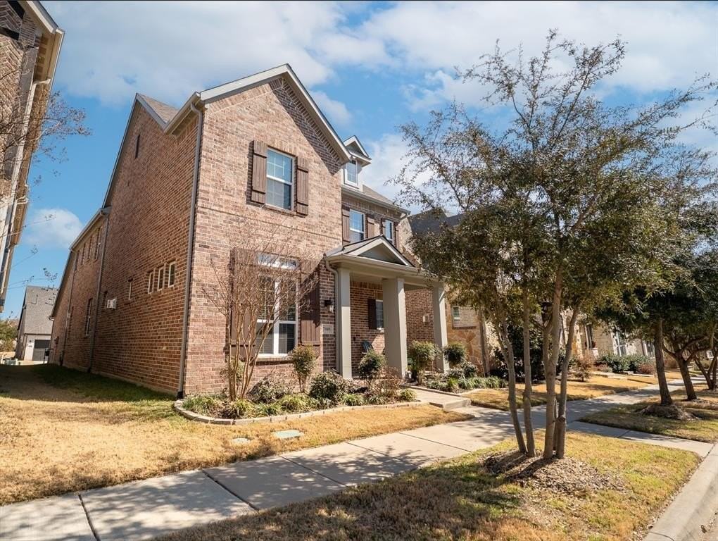 7005 Royal View Dr - Photo 2 of 30