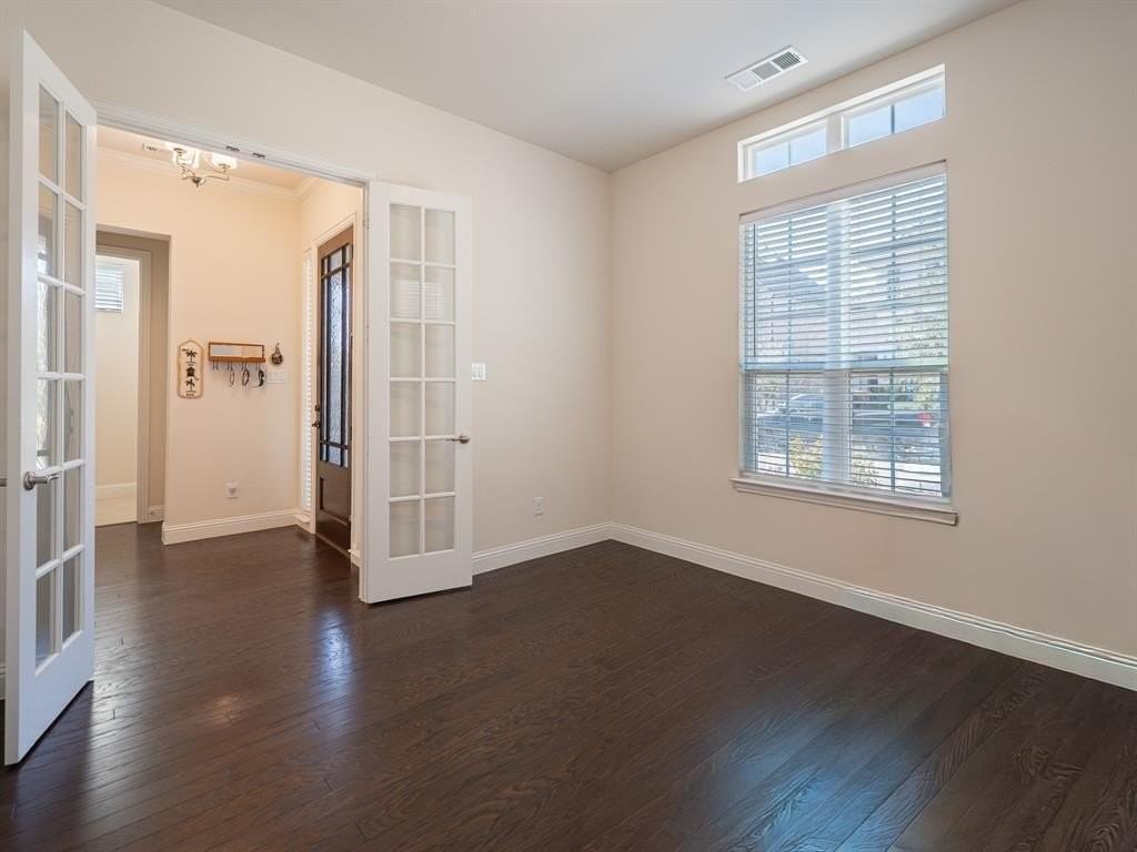 7005 Royal View Dr - Photo 3 of 30