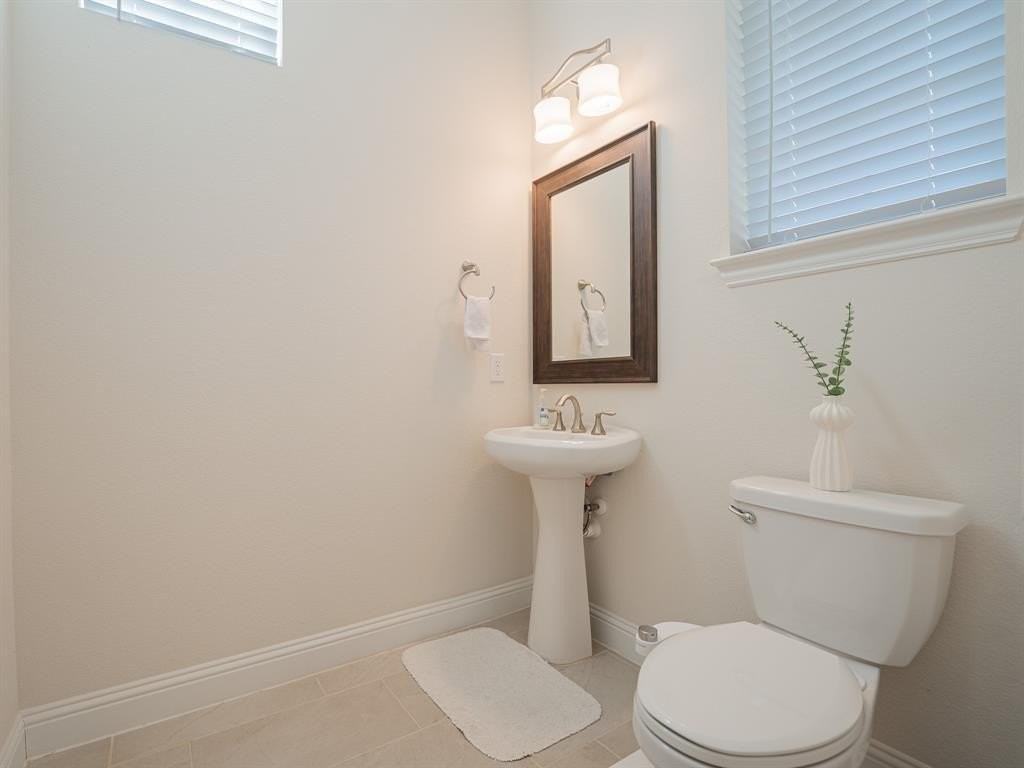 7005 Royal View Dr - Photo 5 of 30